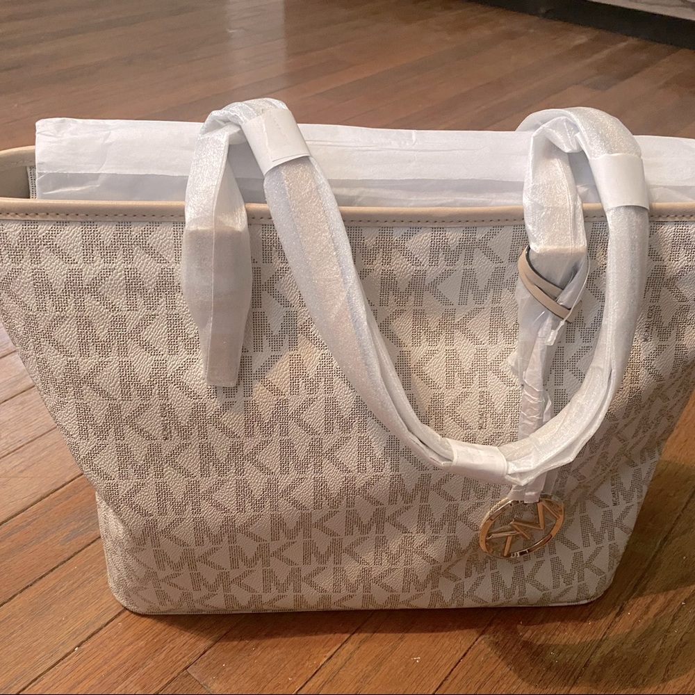 Brand new Michael Kors purse